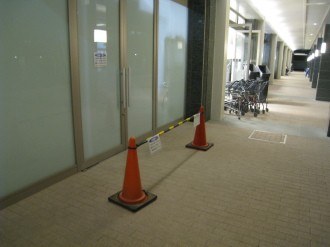 デリド武蔵小杉店前　駐輪禁止の表示